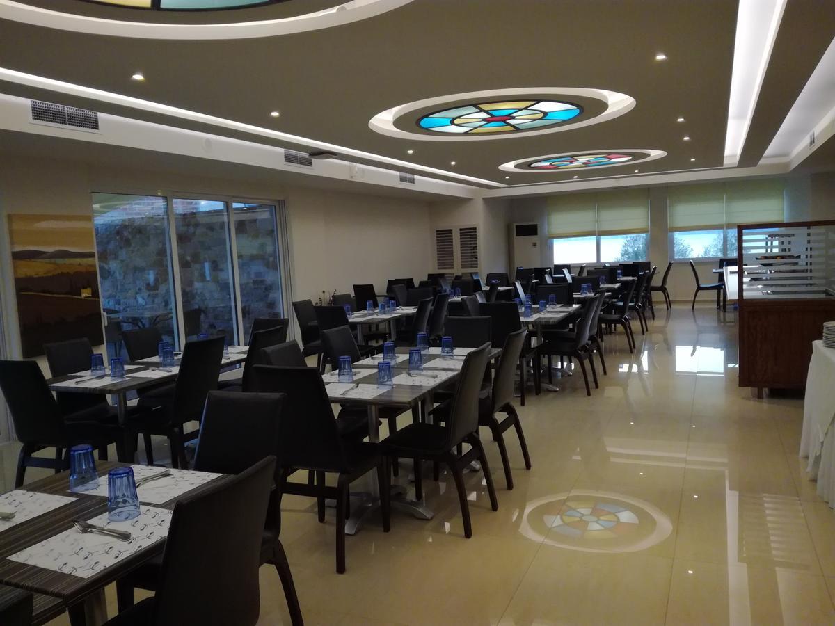 איריה Junior Hotel מראה חיצוני תמונה