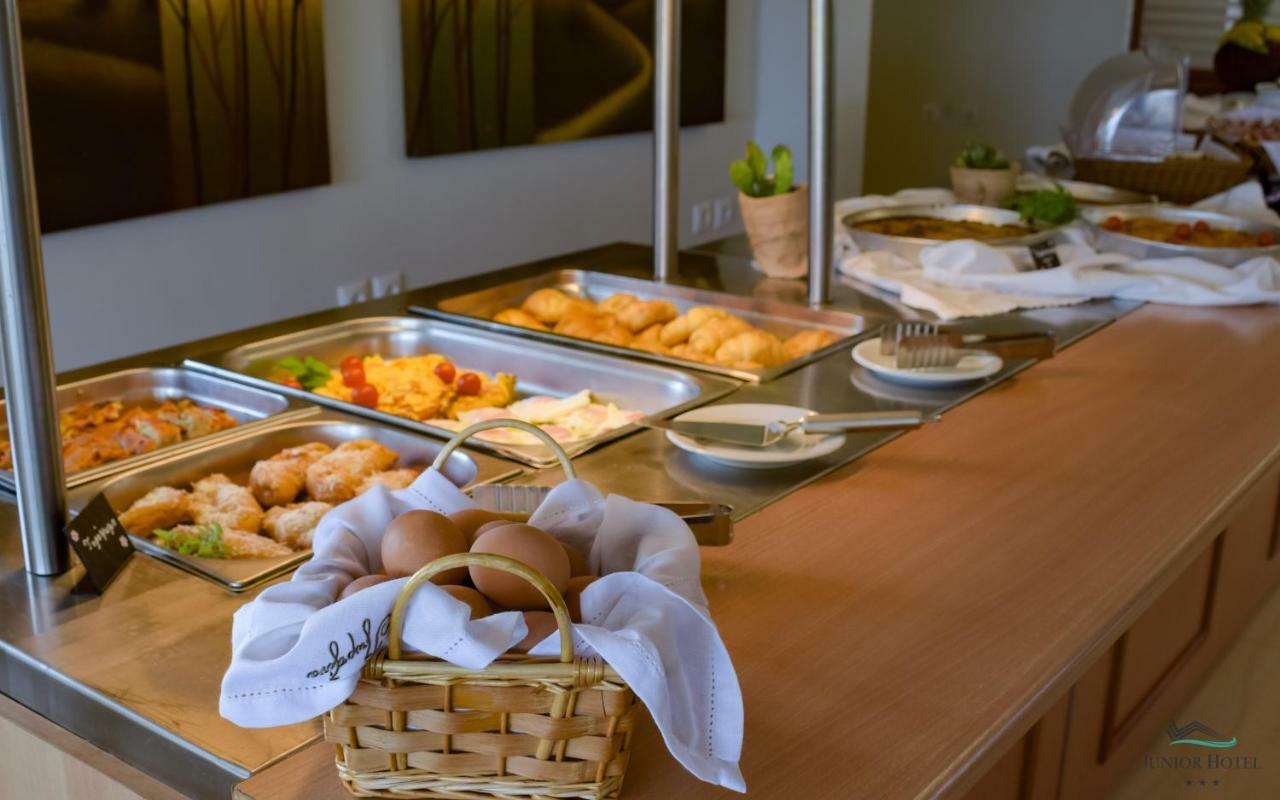 איריה Junior Hotel מראה חיצוני תמונה