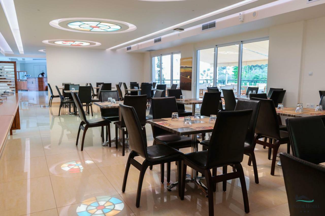 איריה Junior Hotel מראה חיצוני תמונה